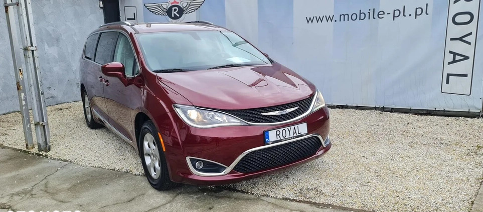 Chrysler Pacifica cena 98277 przebieg: 166000, rok produkcji 2017 z Zbąszyń małe 254